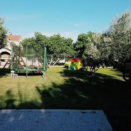 Ferienwohnung In Privlaka Mit Grill, Terrasse Und Garten Apartmán Privlaka (Zadar)