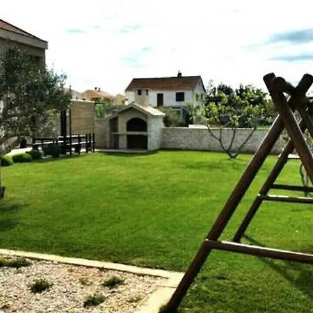 Ferienwohnung In Privlaka Mit Grill, Terrasse Und Garten *
